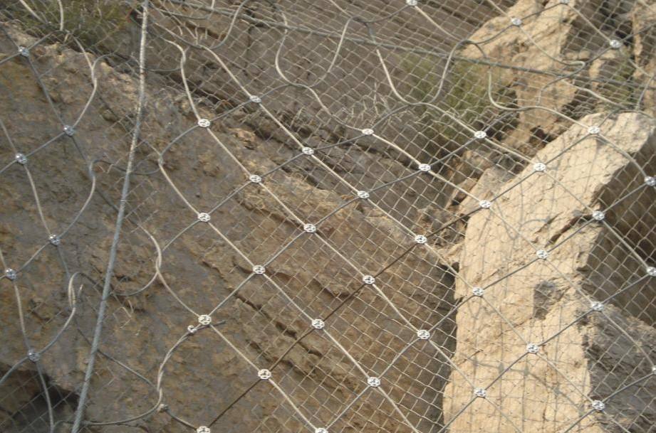 27.jpg 邊坡防護(hù)網(wǎng)