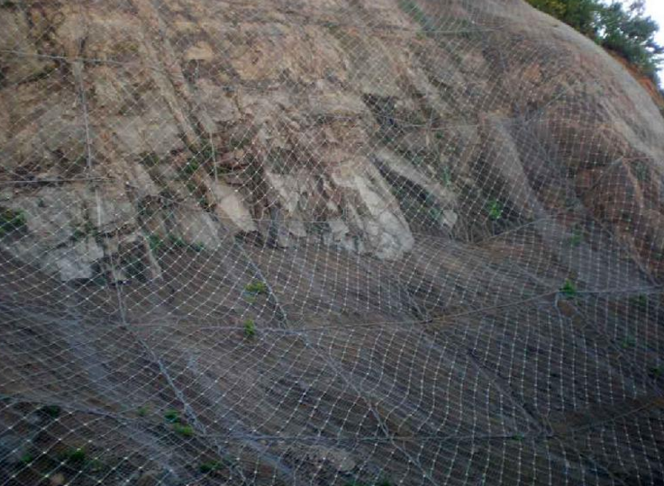 邊坡防護(hù)網(wǎng)安裝注意事項(xiàng) 邊坡防護(hù)網(wǎng)